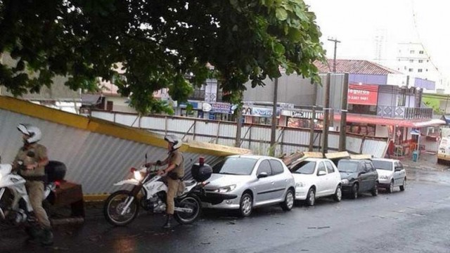 tapume_cai_carros_Bal-Camboriu_02-798x600