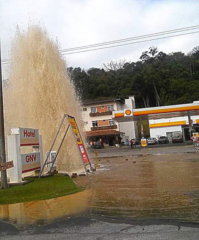 Vazamento-agua_Posto_8-8-15_04