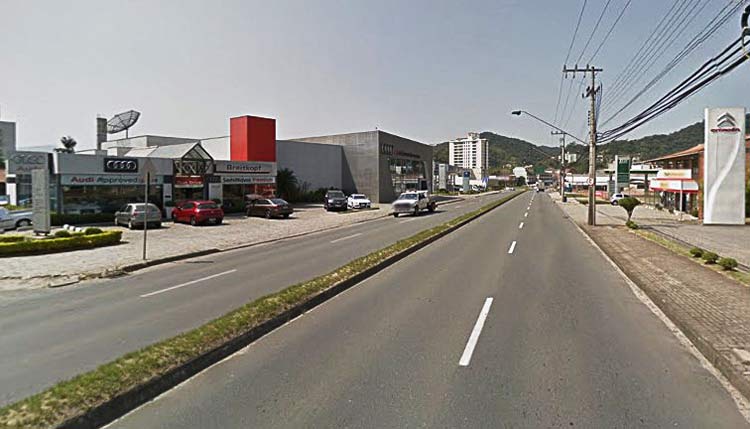 Rua Dois de Setembro, bairro Itoupava Norte | Imagem: Google Maps (Street View) Set 2015
