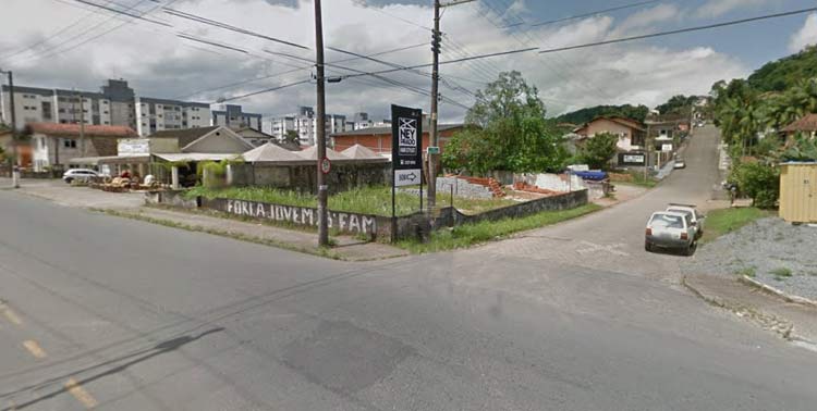 Entrada da Aloys de Zutter, transversal da Rua Benjamin Constant no bairro Escola Agrícola | Imagem: Google Maps (Street View) Dez 2015
