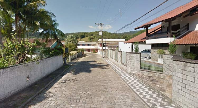Rua Olavo Bilac, altura do nº 100 | Imagem: Google Maps (Street View) Out 2012
